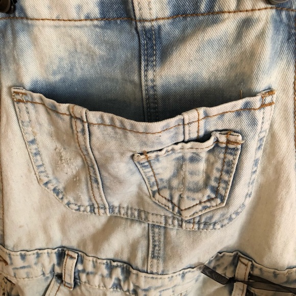 NWT Frayed Distressed Lace Pocket Short-Alls - Picture 4 of 4